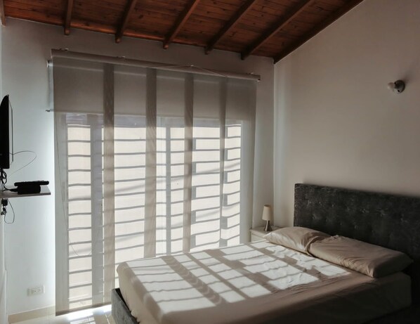 3 bedrooms, in-room safe, iron/ironing board, free WiFi - Casa cerca al Aerpuerto y hospital San Vicente
Cozy House close to the Airport. (Rionegro)