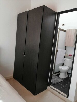 3 bedrooms, in-room safe, iron/ironing board, free WiFi