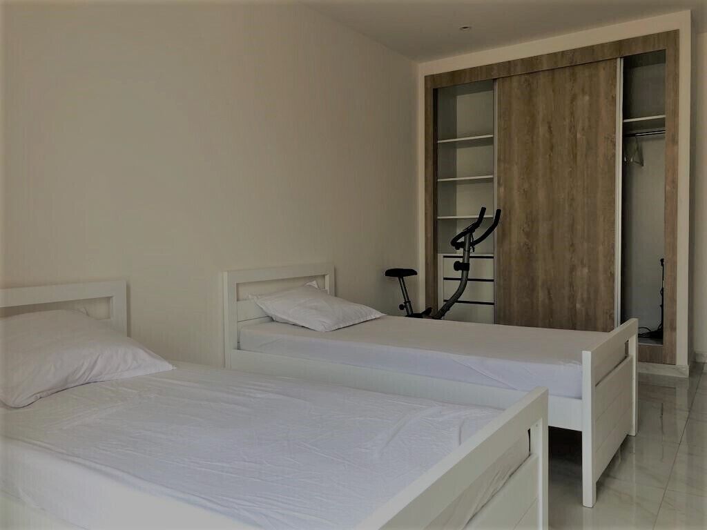 2 dormitoris, planxa i posts de planxar, wifi i roba de llit 