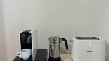 Kaffee und/oder Kaffeemaschine