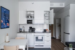 Fridge, microwave, stovetop, dishwasher - Standard Studio    . (Järvenpää)