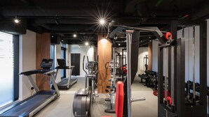 A gym with treadmills, weight machines, and free weights. - Stylish Apartment with Balcony | Parking | View of the Motława River (Gdansk)