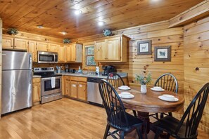 Fridge, microwave, oven, stovetop - Relax Above the Smokies · Bearway to Heaven (Sevierville)