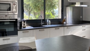 茶具/咖啡用具、冰箱、微波炉、烤箱