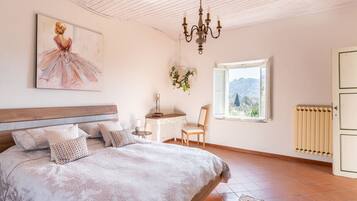 4 camere, una scrivania, ferro/asse da stiro, Wi-Fi gratuito