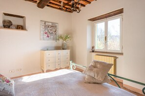 4 Schlafzimmer, Schreibtisch, Bügeleisen/Bügelbrett, kostenloses WLAN