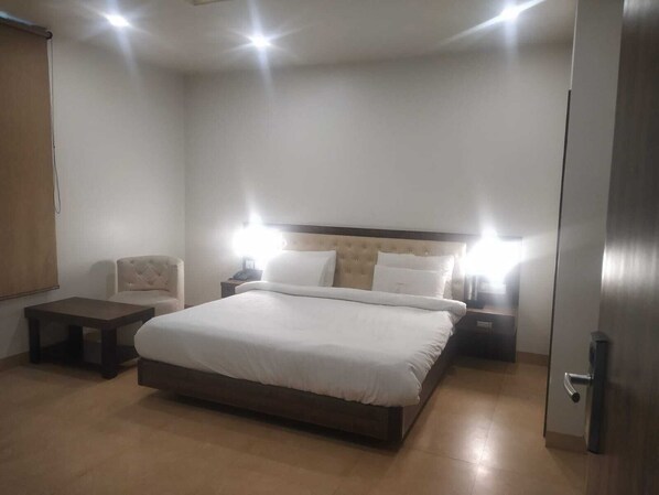 Deluxe Double Room - The Palm Hotel & Restaurant (Jaipur)