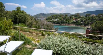 Luxury apartment with private access to the sea.