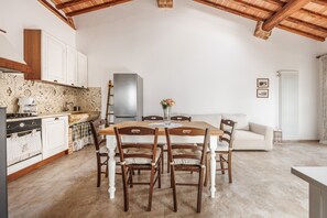 Comfort House | Dining room