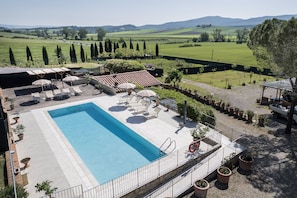Seasonal outdoor pool, pool umbrellas, sun loungers - Anita (Colle di Val d'Elsa)