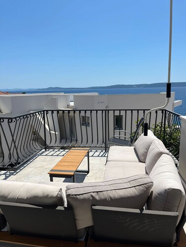 Summer House Juraj - 50 meters from the sea, near Trogir, Okrug Gornji, Ciovo