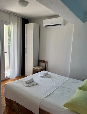 4 chambres, fer et planche à repasser, accès au Wi-Fi (inclus)