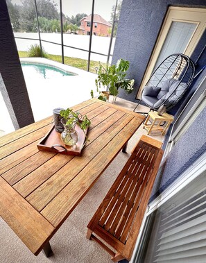 Outdoor dining - Scenic Views Private Pool in Spacious Home. (Orlando)