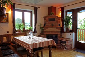 Televisión LED, chimenea, oficina