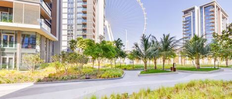 5 من حمّامات السباحة الخارجية