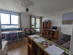 Smart TV - Grand Studio 4 Pers. Avec Belle Terrasse, Superbe Vue, Proche Tous Transports (Paris)