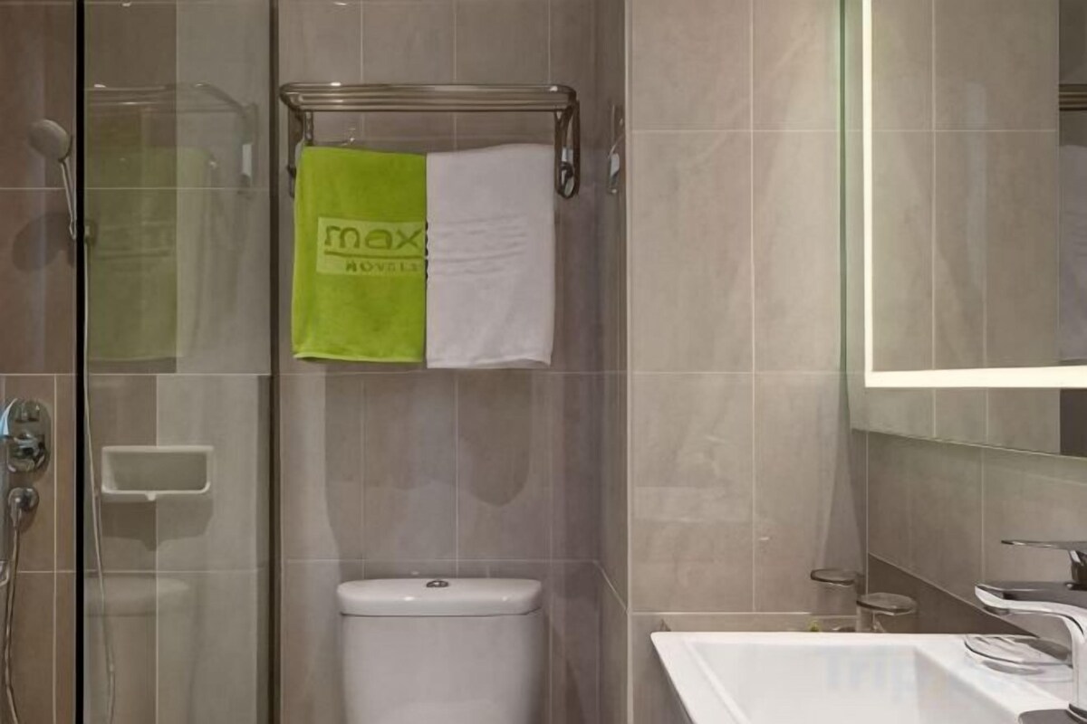 Shower, rainfall showerhead, bidet, towels