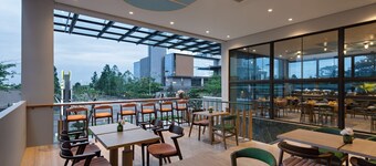 MaxOneHotels Kota Harapan Indah Bekasi