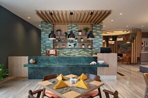 Restaurant - MaxOneHotels Kota Harapan Indah Bekasi (Tarumajaya)