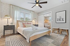 4 bedrooms, iron/ironing board, WiFi, bed sheets - Clearwater LUXE! Tropical Family Beach Villa (Seminole)