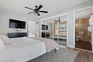 4 bedrooms, iron/ironing board, WiFi, bed sheets