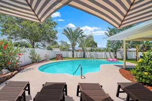 A heated pool - Clearwater LUXE! Tropical Family Beach Villa (Seminole)