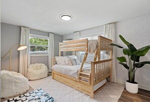 4 Schlafzimmer, Bügeleisen/Bügelbrett, WLAN, Bettwäsche