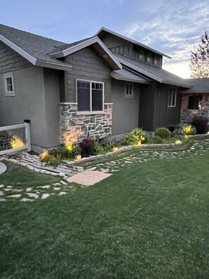 المنطقة المحيطة بالمنشأة