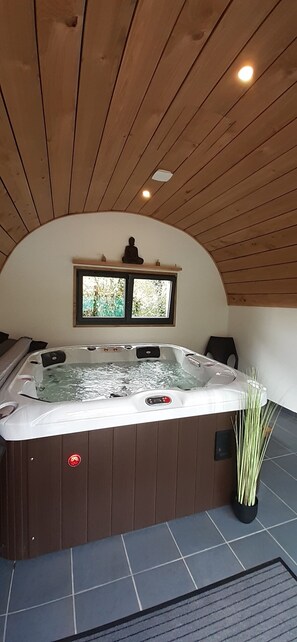 Tina de hidromasaje interior