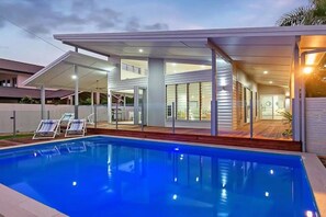Outdoor pool - Luxury ocean property “ La Flotte” in North Qld (Machans Beach)