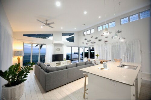 Luxury ocean property “ La Flotte” in North Qld