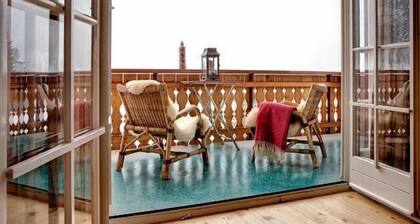 Cosey Family Chalet with stunning alpine views