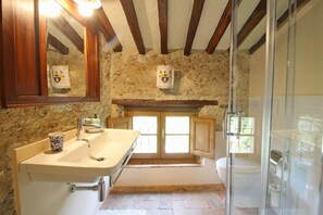 Badewanne, Haartrockner, Bidet