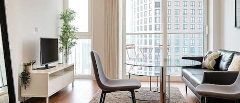 Deluxe Apartment | Living area