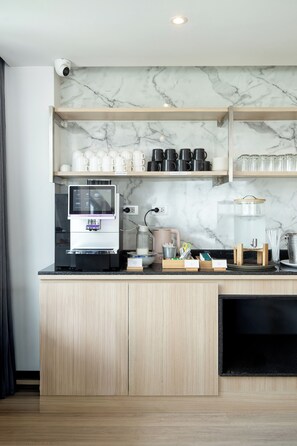 Daily continental breakfast for a fee - The Riski Hotel at Bangphlat Station (Bangkok)