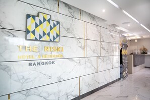 Lobby - The Riski Hotel at Bangphlat Station (Bangkok)