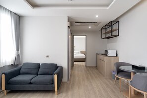 Suite | Escritorio, insonorización, wifi gratis y ropa de cama 