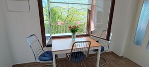 Dining - Dora House - 5min from the sea, 15 from the snow (BRIBIR)