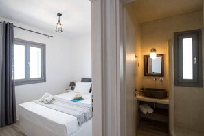 1 bedroom, desk - Naxos Agia Anna Sunset View Olive House (Naxos)