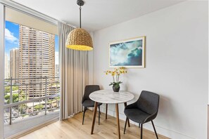Dining - Beautiful Top Floor Waikiki Studio! Walk to Beach! (Honolulu)