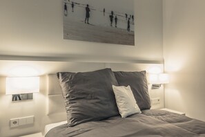 Dubbelrum | Värdeförvaringsskåp på rummet, individuell inredning och skrivbord