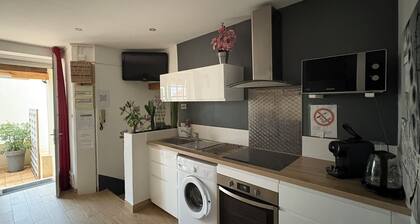 3* apartment with terrace 150 m from Toulon beach at Le Mourillon