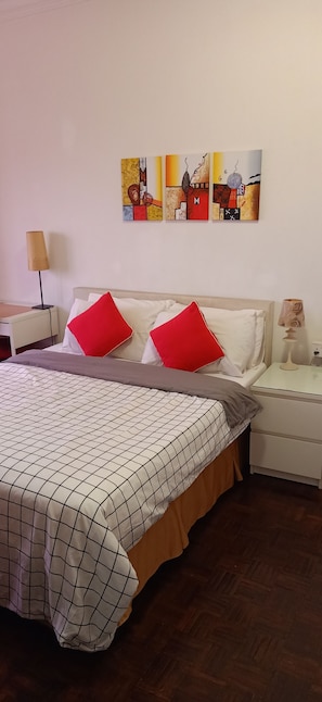 3 bedrooms, desk, iron/ironing board, free WiFi