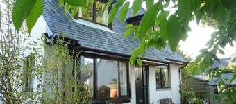 Popular Comfortable Well Equipped Cottage in Peaceful Ullapool Street w Parking