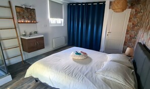 2 bedrooms, iron/ironing board, internet, bed sheets