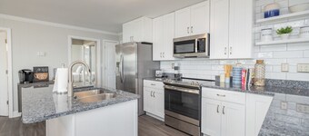 Blue Heaven! Magnificent Main Lake Views | Pet Friendly (Fee)