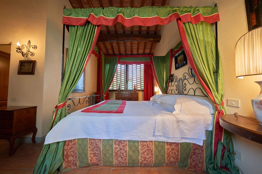 Villa In Collalto Met 16 Slaapkamers 31 Personen - Monteriggioni