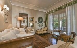 Televisio, takka, DVD-soitin