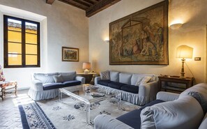 TV, peis og stereoanlegg