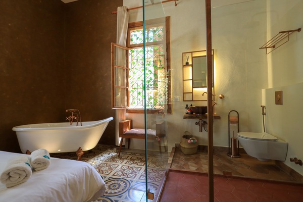 Room 4 L2: Sanabl al qamh | Premium bedding, blackout drapes, iron/ironing board, free WiFi